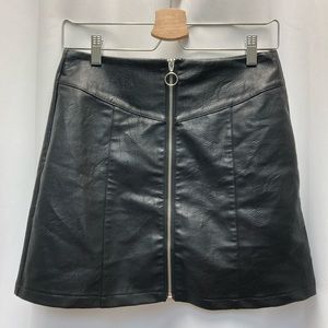 Boutique Faux Leather Zip-up Mini Skirt